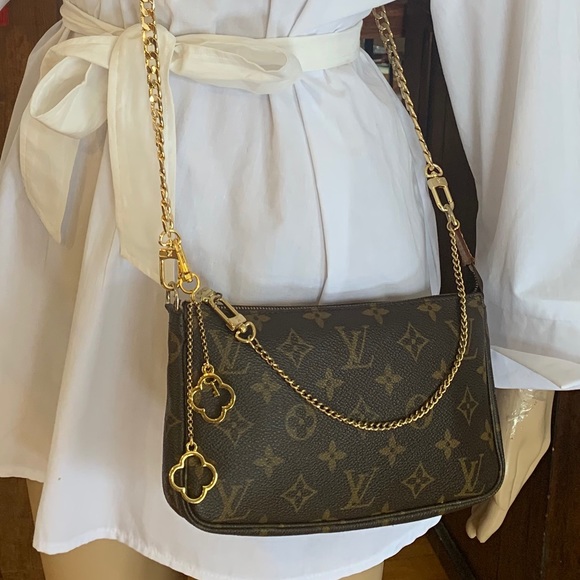 ❌❌SOLD❌❌ 💙AUTH💯LV POCHETTE SOLD OUT@LV FAB💙 - Picture 3 of 14